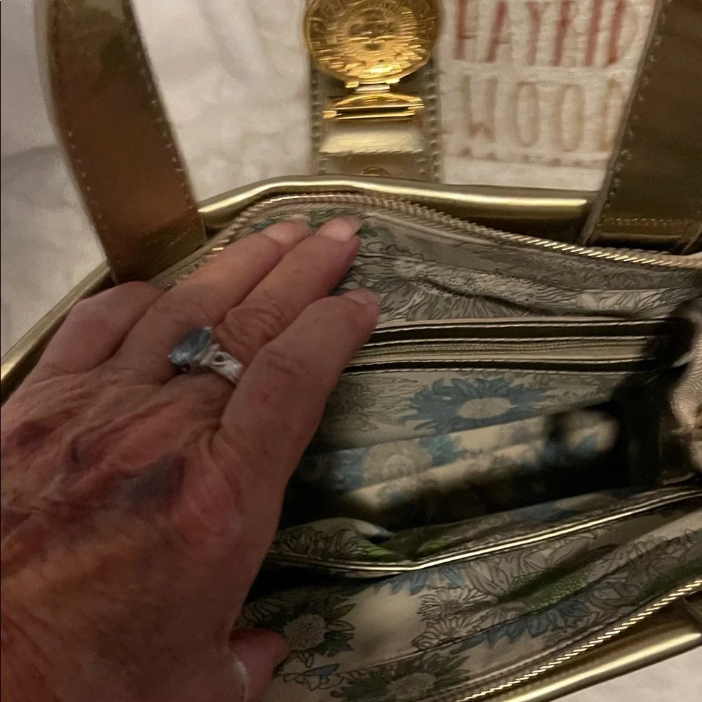 Stylish Gold Tote Bag - Picture 3 of 12